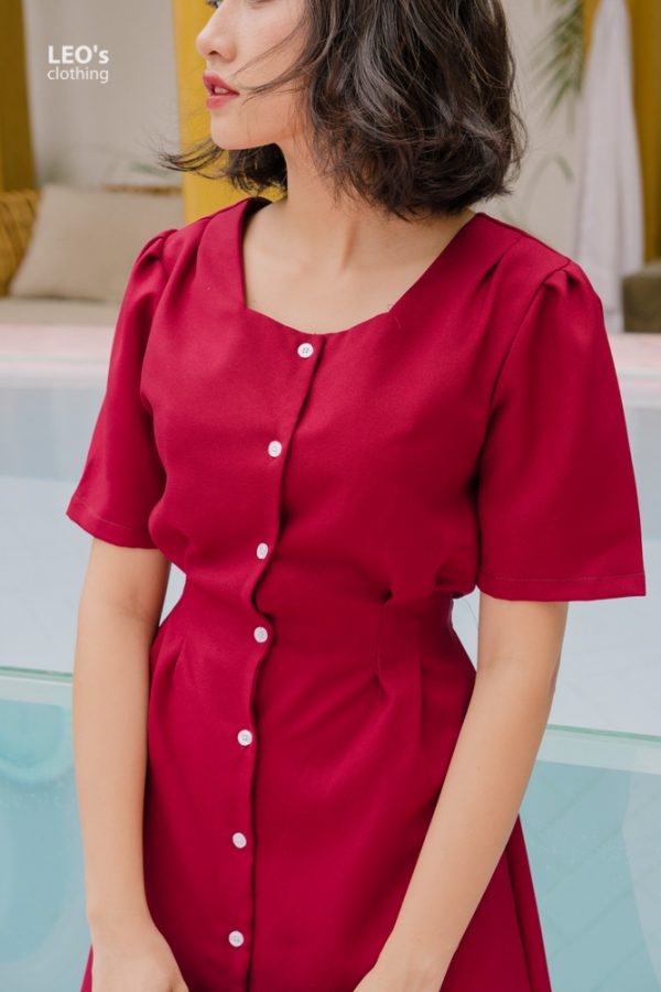 Đầm cổ U nút màu đỏ Freesize