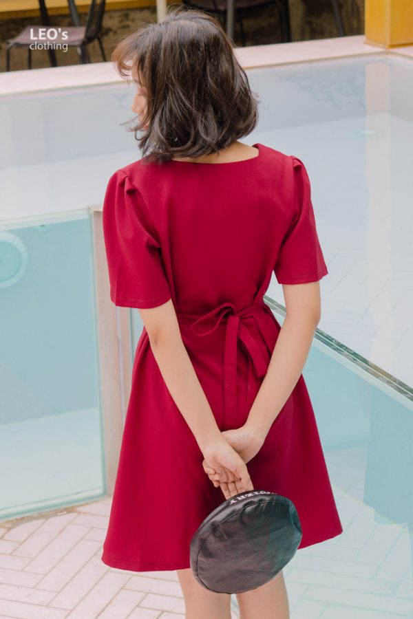 Đầm cổ U nút màu đỏ Freesize