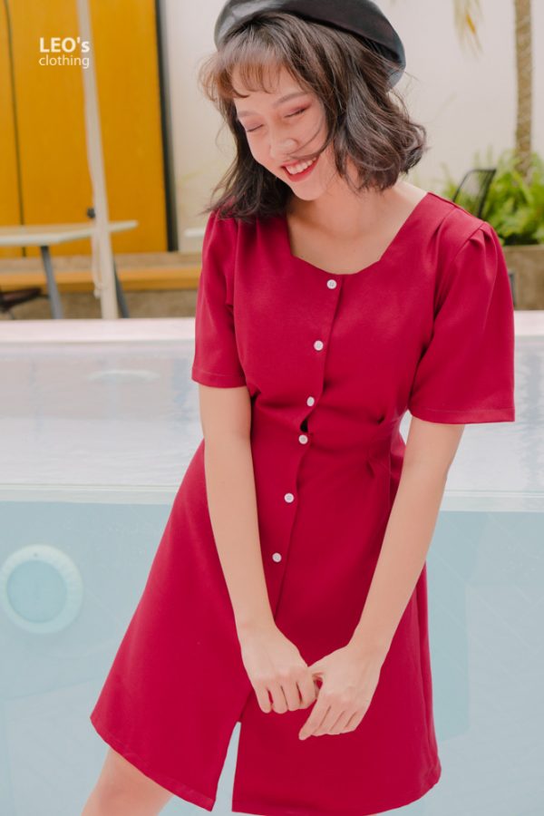 Đầm cổ U nút màu đỏ Freesize
