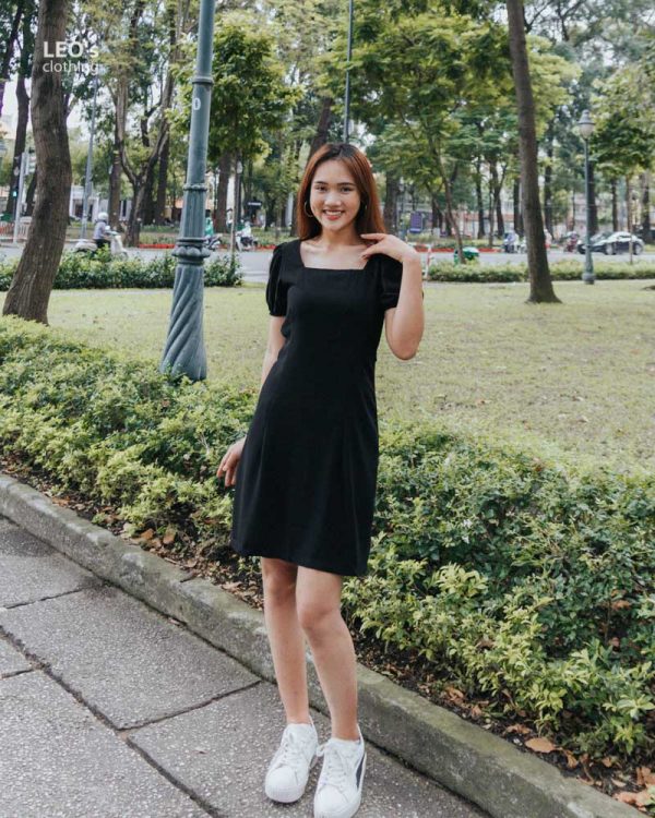 Đầm Cổ U Tay Ngắn Trơn