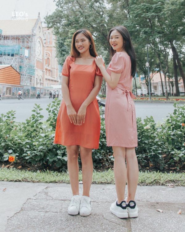 Đầm Cổ U Tay Ngắn Trơn